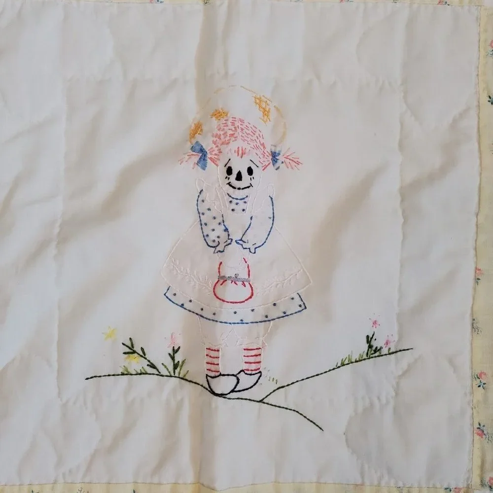 VTG‎ Raggedy Ann Yellow Floral Quilt Coverlet Baby Blanket Girl W Pillow 47 X 47
